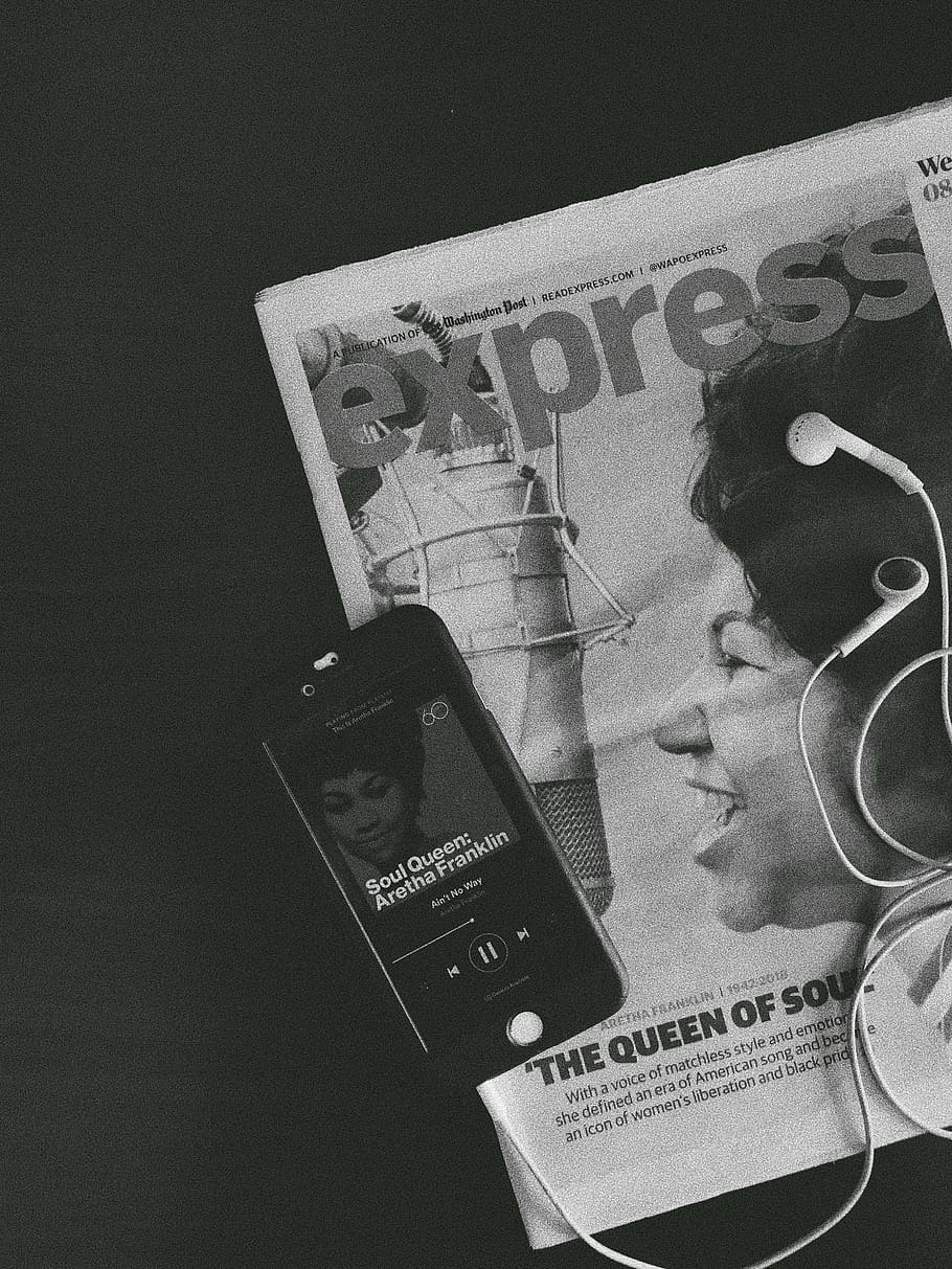 News, Aretha Franklin, Music, Iphone, Newspaper, Headphones, - Monochrome - HD Wallpaper 