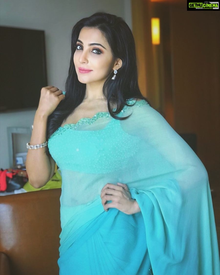 Parvatii Nair - Actress Parvathy Nair - HD Wallpaper 