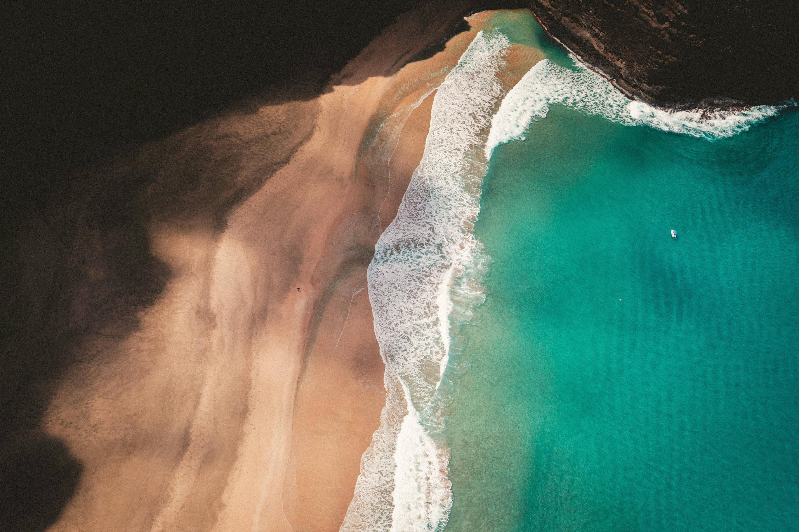 Rocky Shore Wallpaper - Mac Os Wallpaper 2018 - HD Wallpaper 