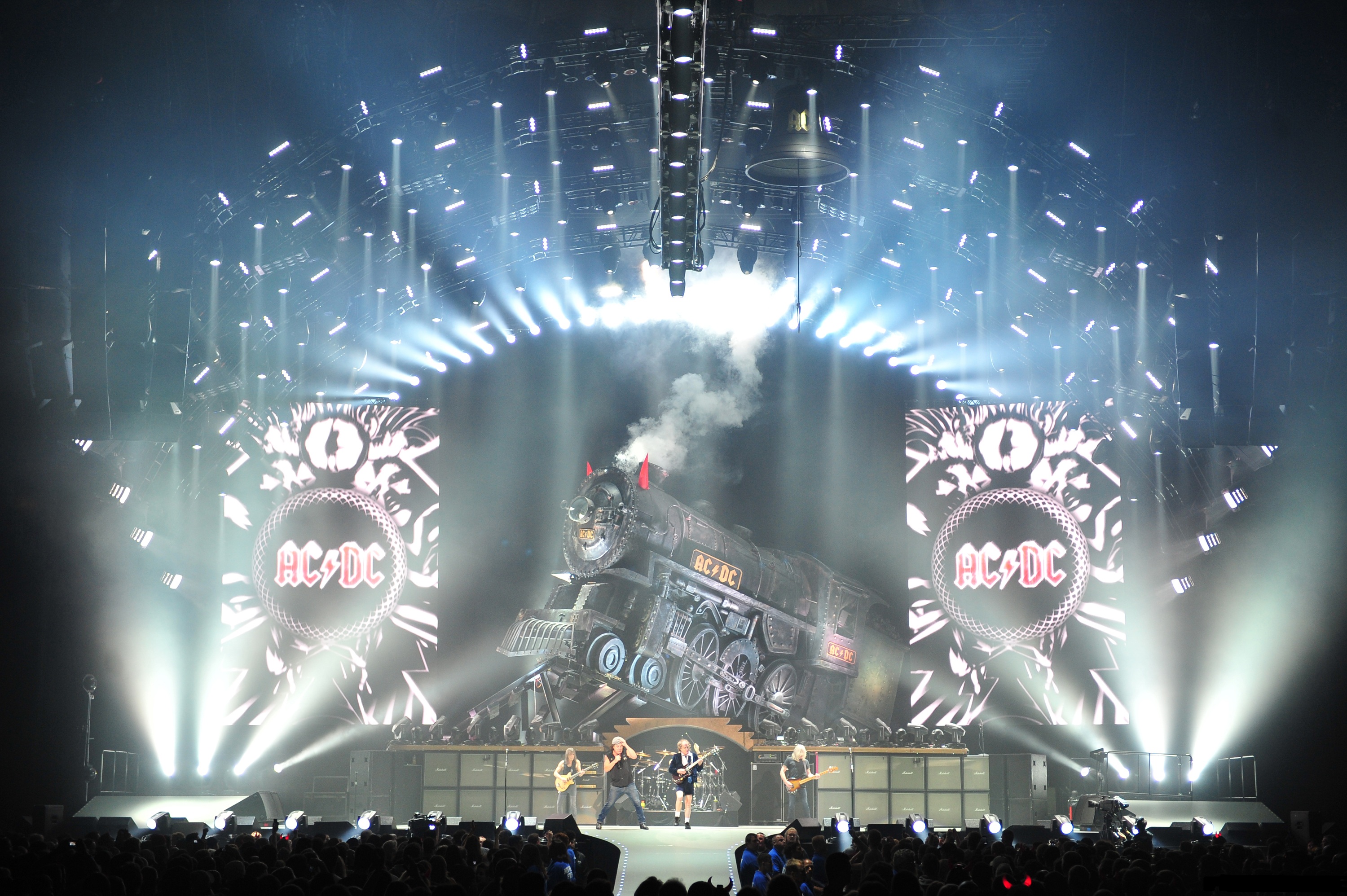 Acdc Black Ice Stage - HD Wallpaper 