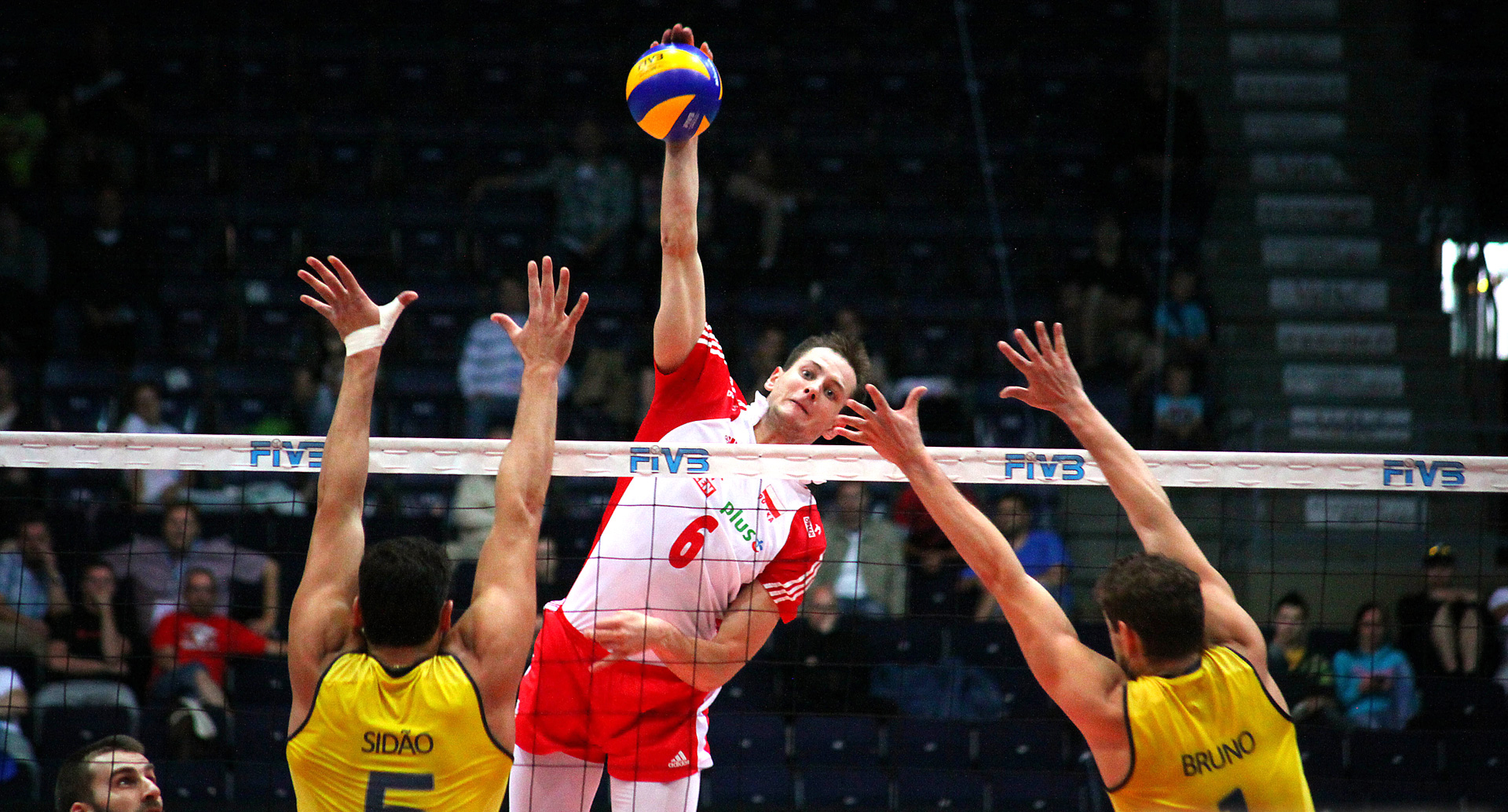 Player Hitting A Volleyball - HD Wallpaper 