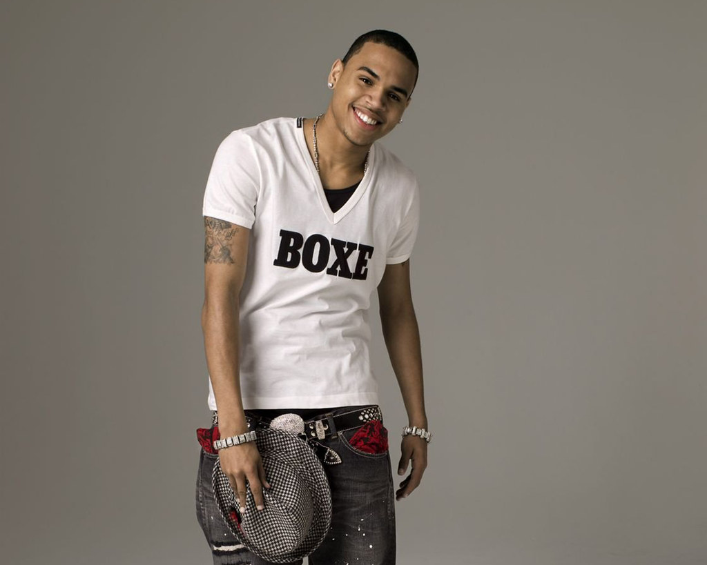 Tall Is Chris Brown - HD Wallpaper 