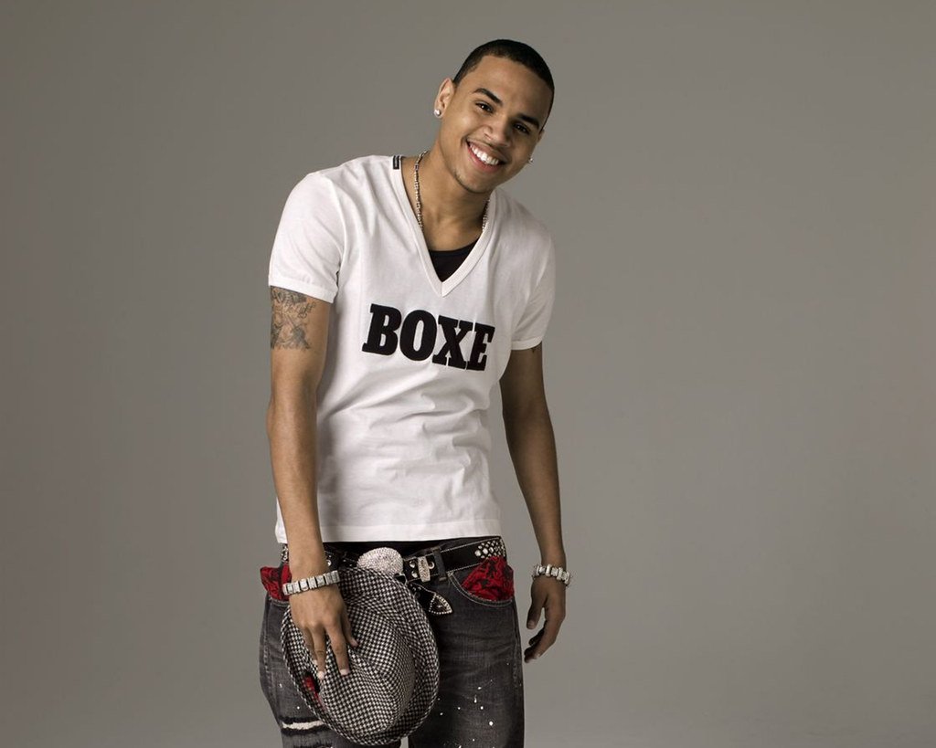 Tall Is Chris Brown - 1024x819 Wallpaper - teahub.io