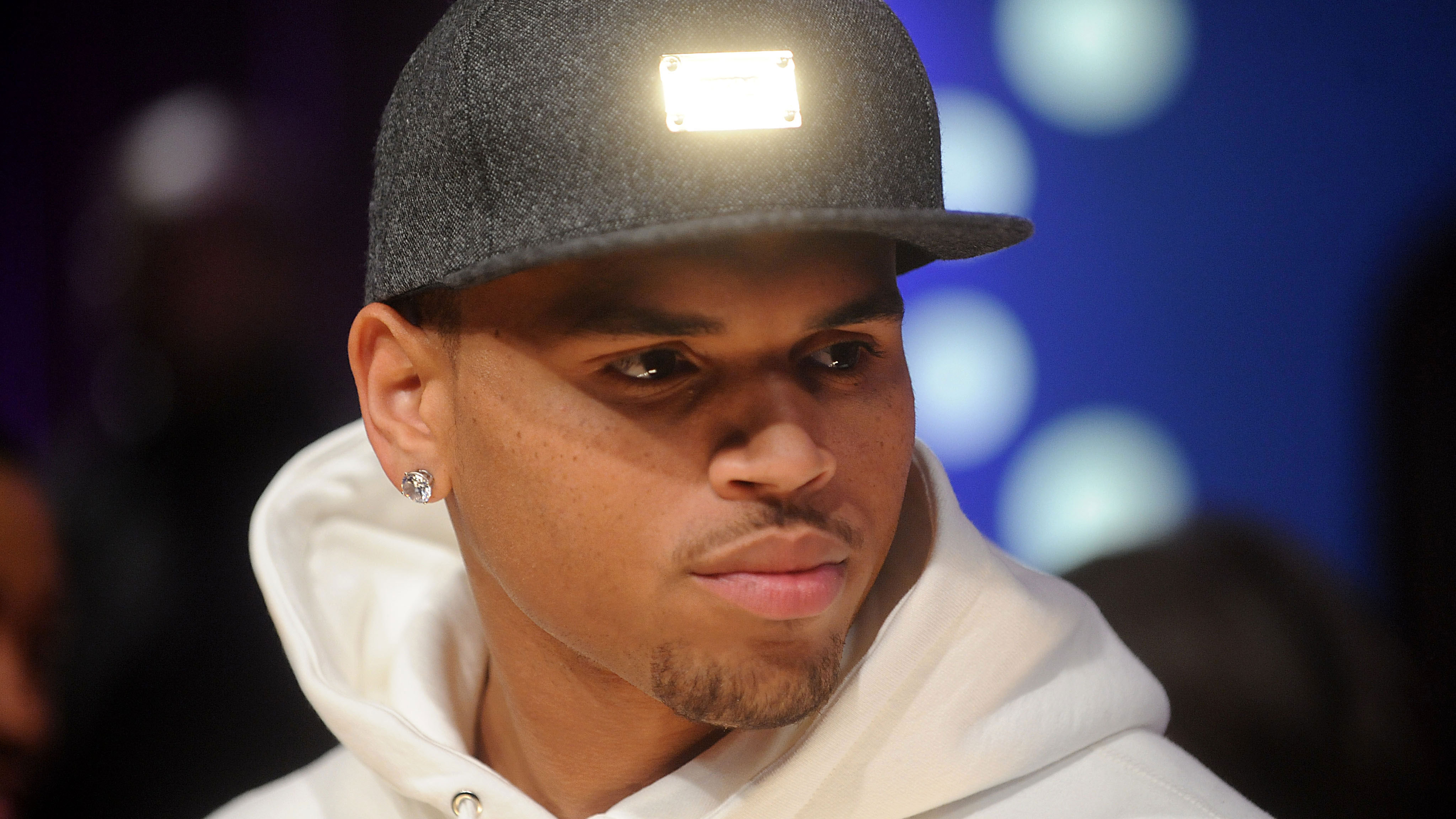 Chris Brown Wallpaper Background - Chris Brown Hd Photos Download - HD Wallpaper 