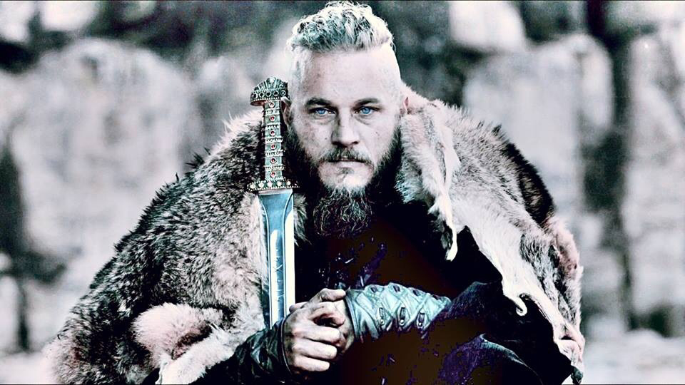 Vikings, Ragnar Lothbrok, And Ragnar Image - Ragnar Lothbrok Sitting On Mountain - HD Wallpaper 