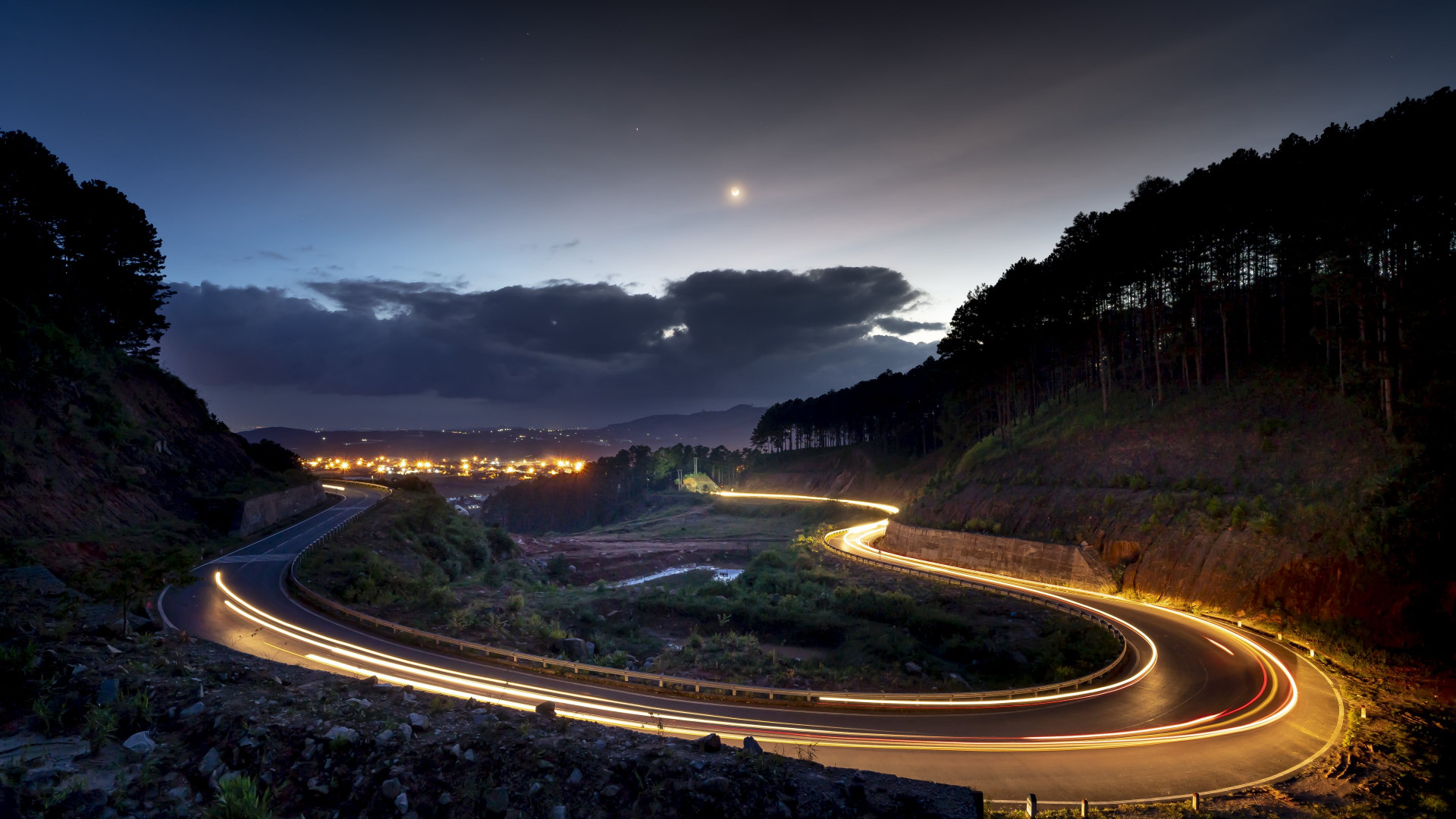 Lights On The Road Of Dalat, Vietnam Wallpaper - Đà Lạt Wallpaper 4k - HD Wallpaper 