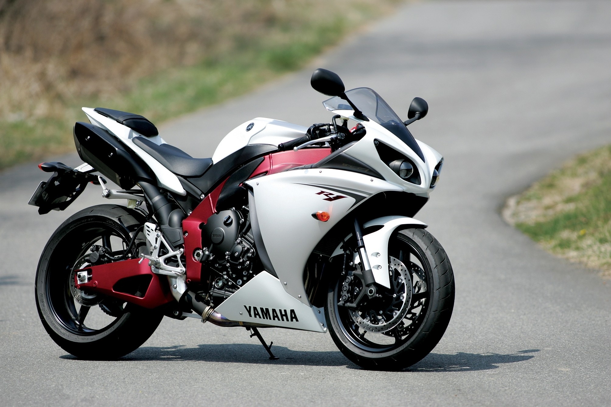 Yamaha Yzf R1 White Bikes Full Hd Wallpapers - Full Hd Pic R1 Bike - HD Wallpaper 