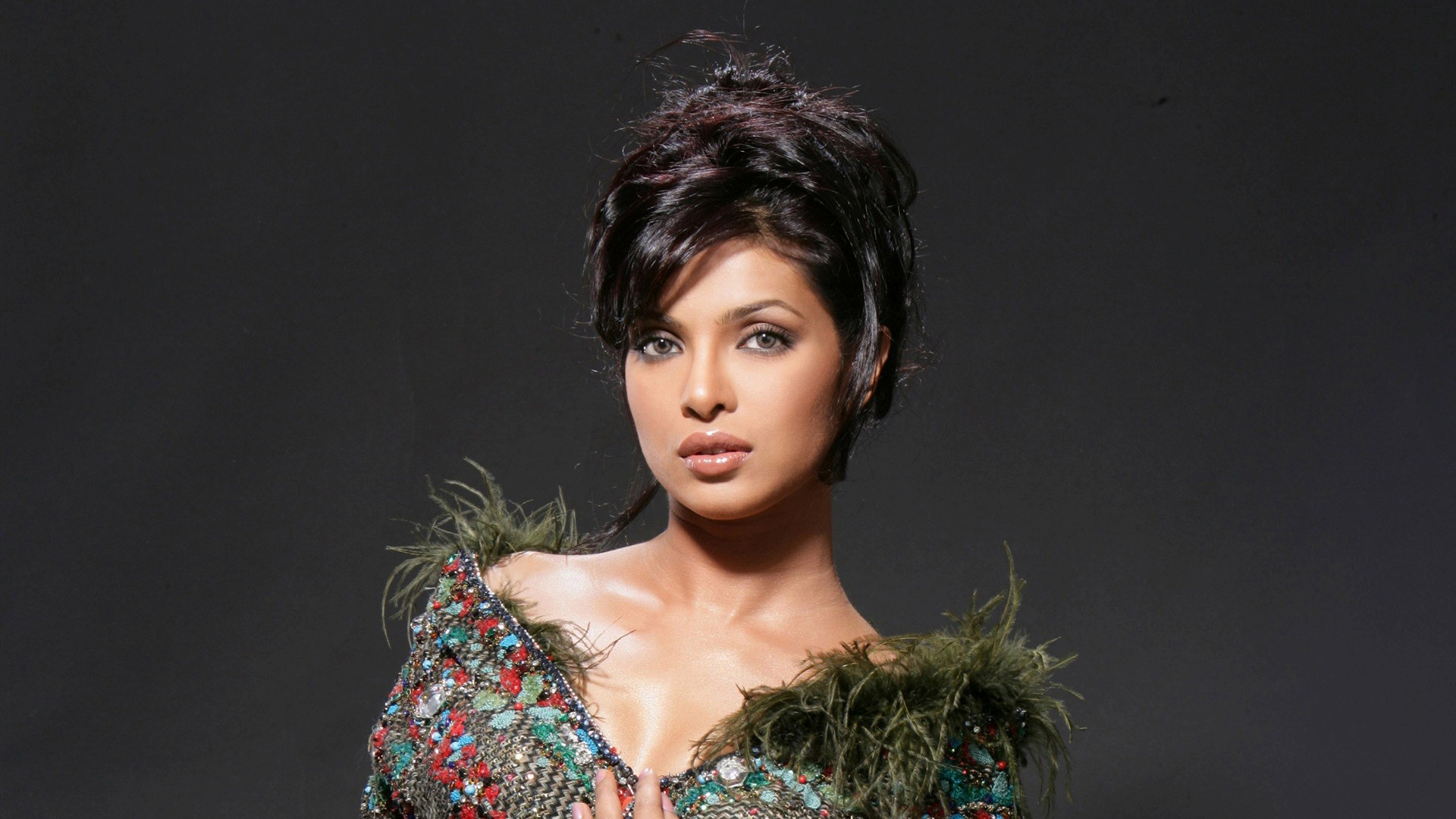Priyanka Chopra Popular Bollywood Heroine Hd Wallpaper - Priyanka Chopra - HD Wallpaper 