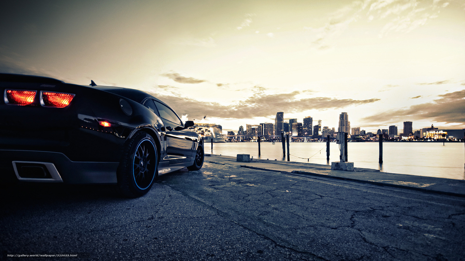Download Wallpaper Camaro, Embankment, City, Cars Free - Car Wallpaper City - HD Wallpaper 