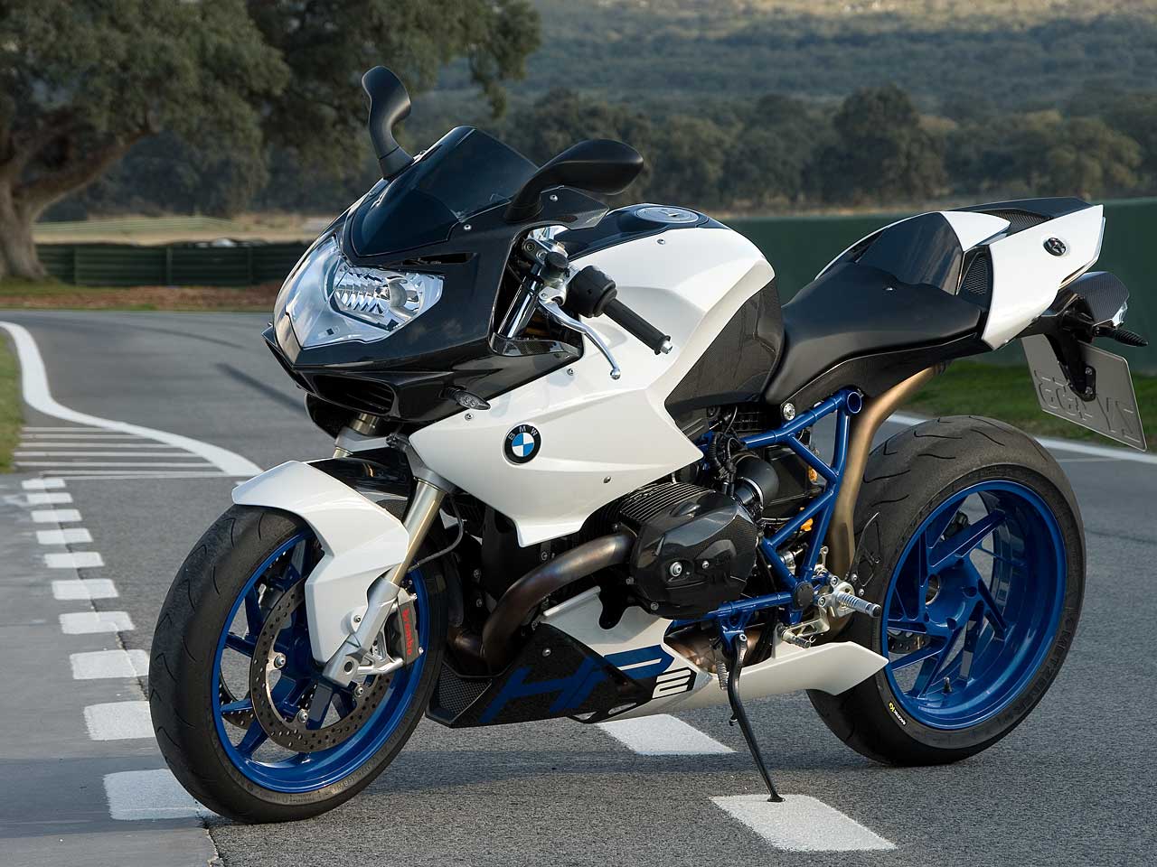 White Bmw Bike Hd Wallpaper - Bmw Latest Models Bikes - HD Wallpaper 