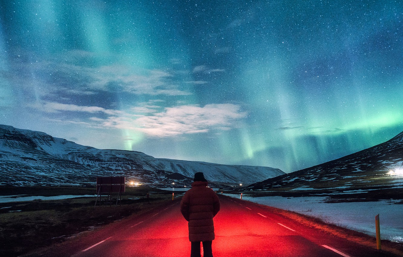 Photo Wallpaper Road, Man, Red Light, Northern Lights, - Mapps Don T Hold - HD Wallpaper 