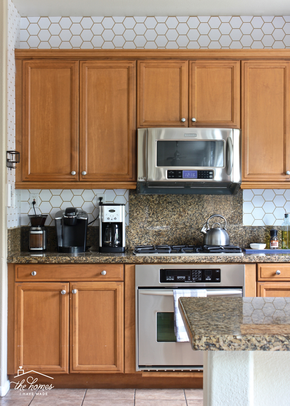 Adding Pattern To Your Kitchen Backsplash Doesn T Have - Kitchen Backsplash - HD Wallpaper 