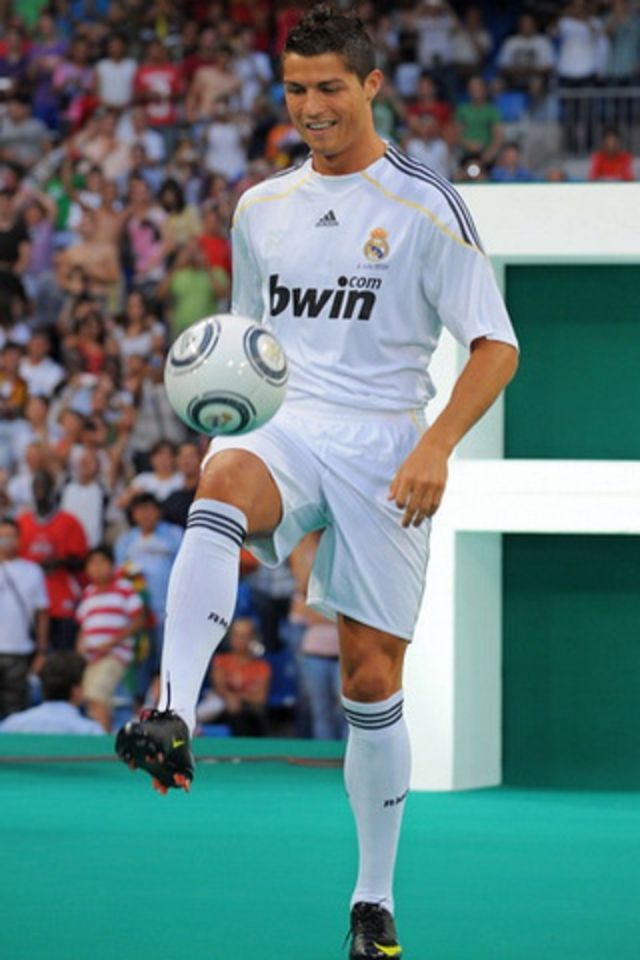Cristiano Ronaldo Real Madrid 2010 - HD Wallpaper 