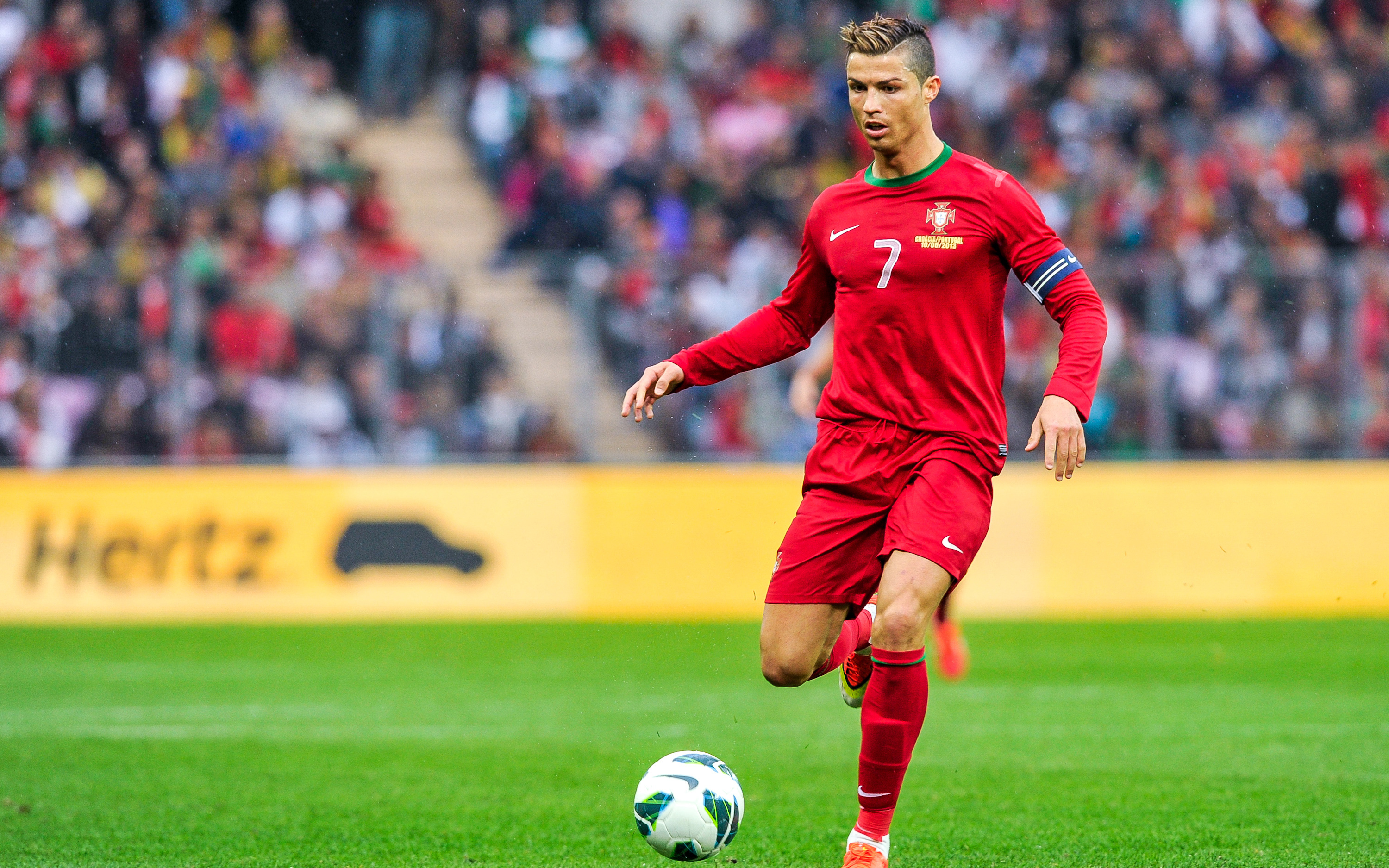 Cristiano Ronaldo Wallpaper Hd - HD Wallpaper 