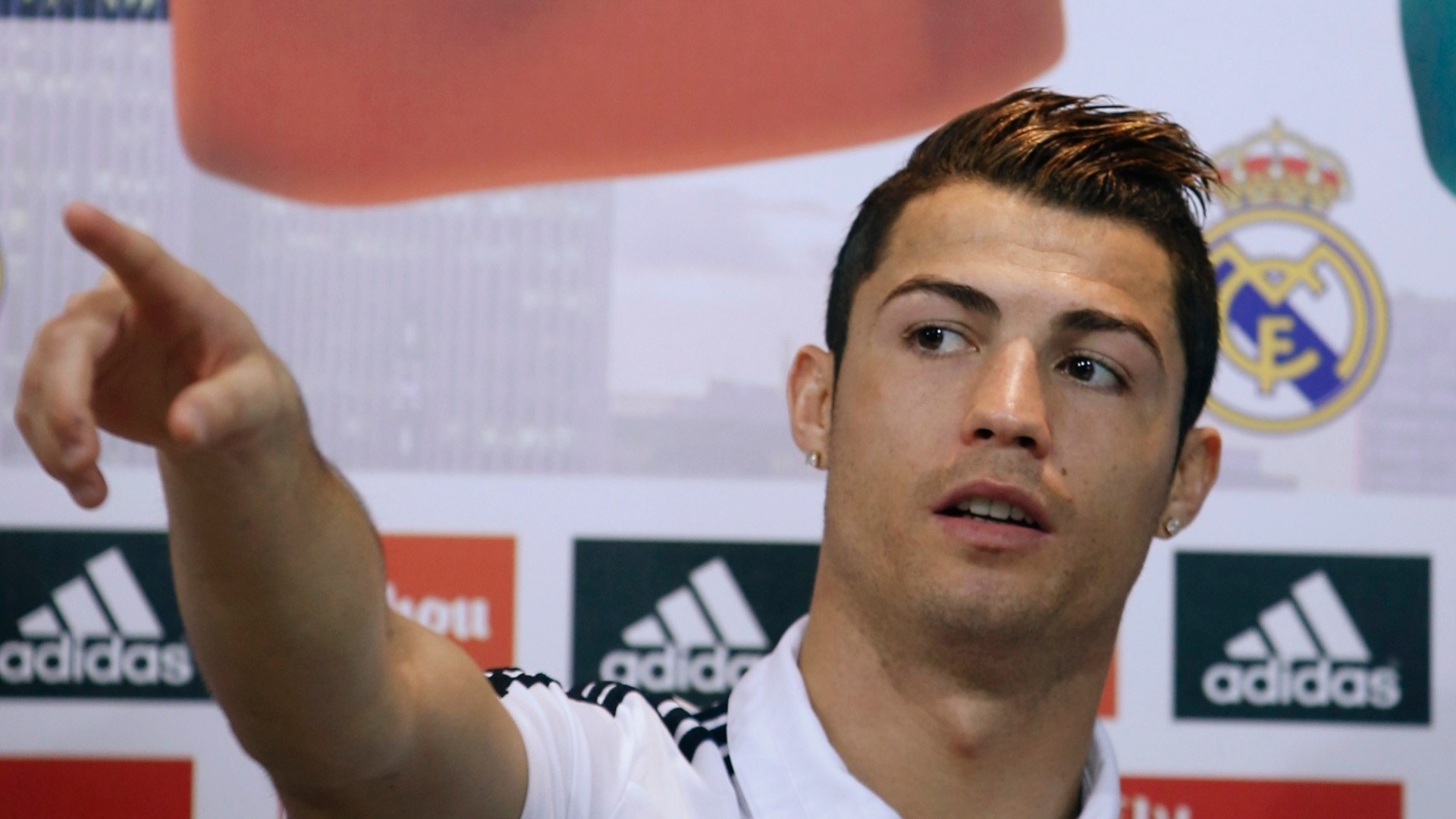 Cristiano Ronaldo New Hair Style 2016 - 1920x1080 Wallpaper Cristiano Ronaldo New Hair Style 2016 - 1920x1080 Wallpaper