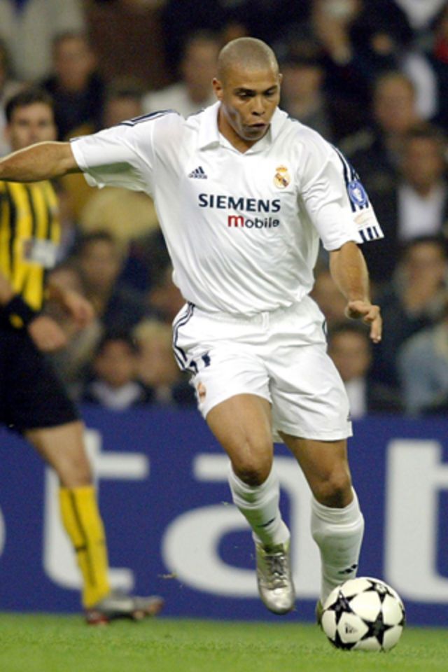 Ronaldo Wallpaper - Ronaldo Luis Nazario Real Madrid - HD Wallpaper 