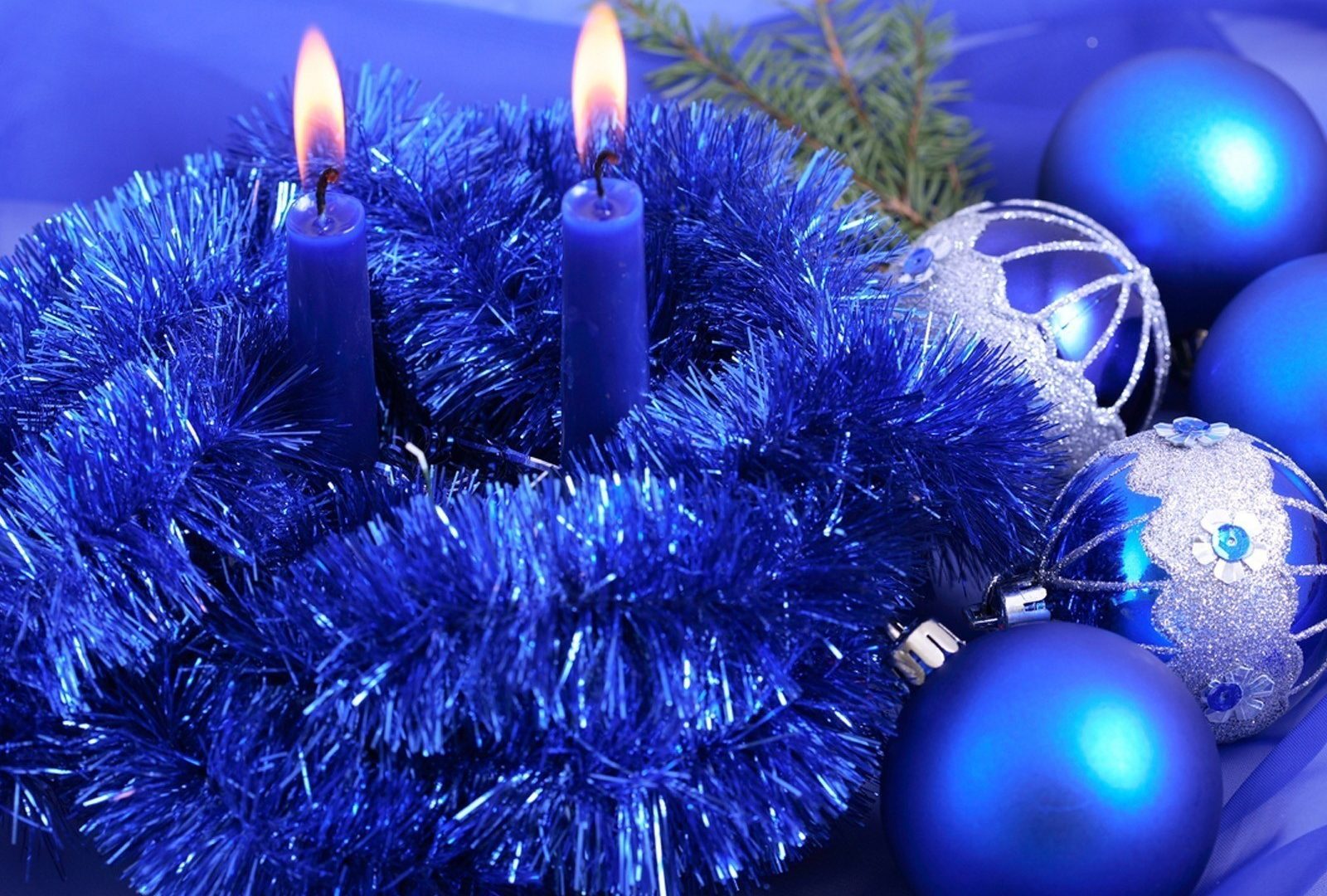 Beautiful Candles Desktop Wallpaper Phone - Blue Christmas - HD Wallpaper 