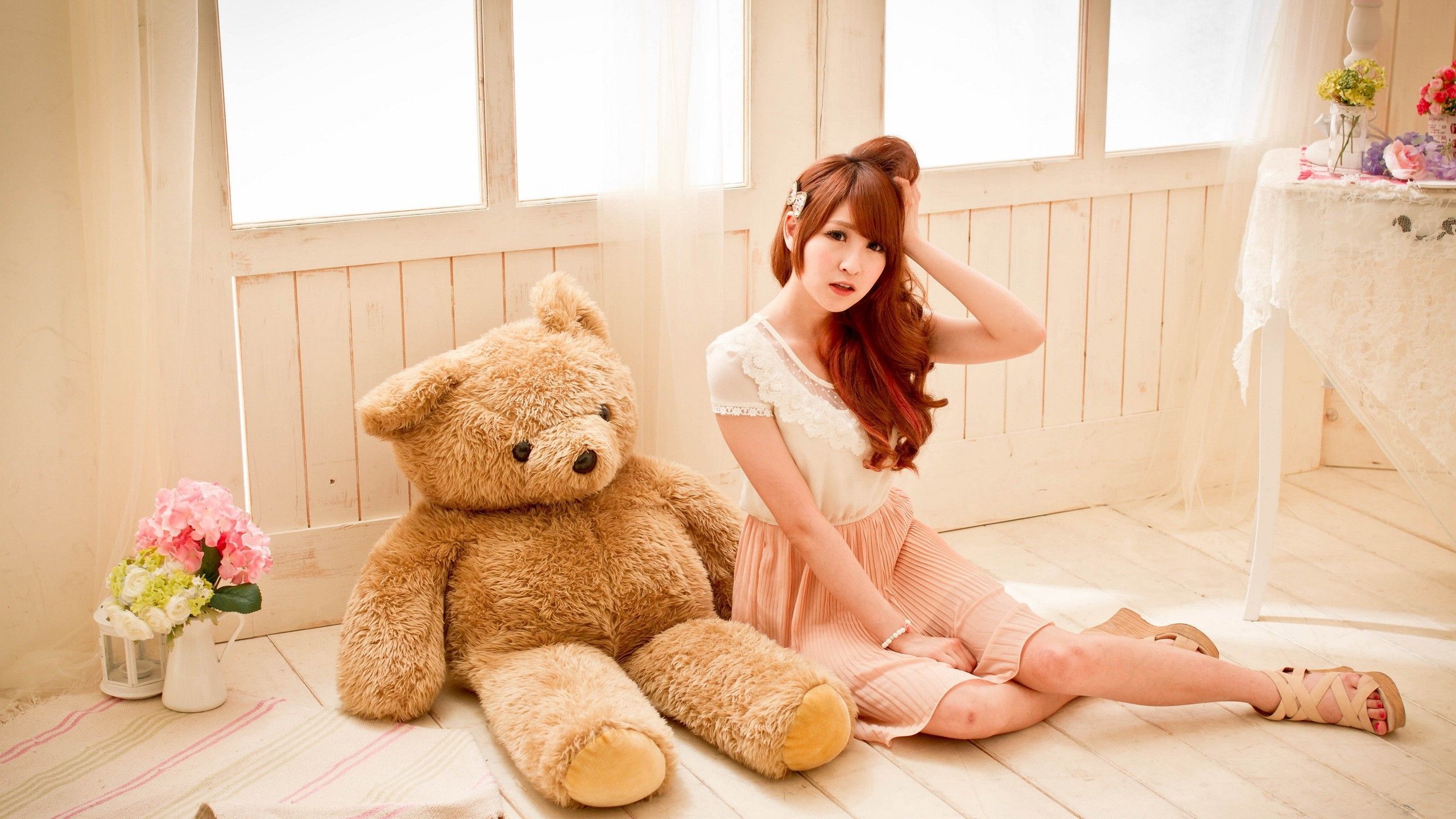 Girl With Teddy Bear Wallpaper - Happiness In The New Year - HD Wallpaper 