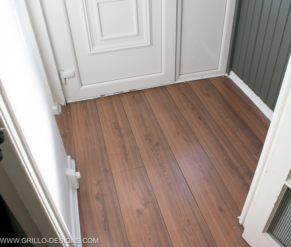 How To Wallpaper A Laminate Floor / Grillo Designs - Wallpapered Floors - HD Wallpaper 