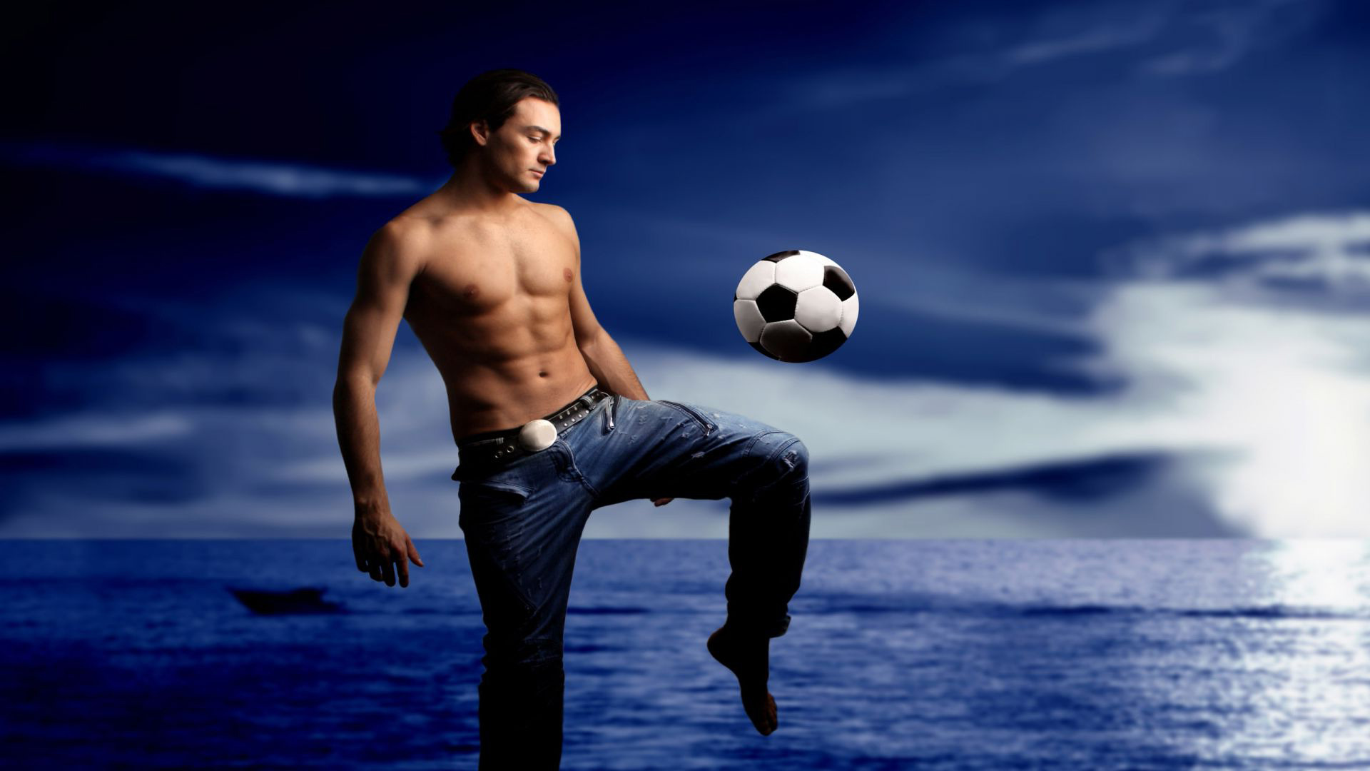 Soccer Player On The Beach Wallpaper - Soccer Players At Beach - HD Wallpaper 
