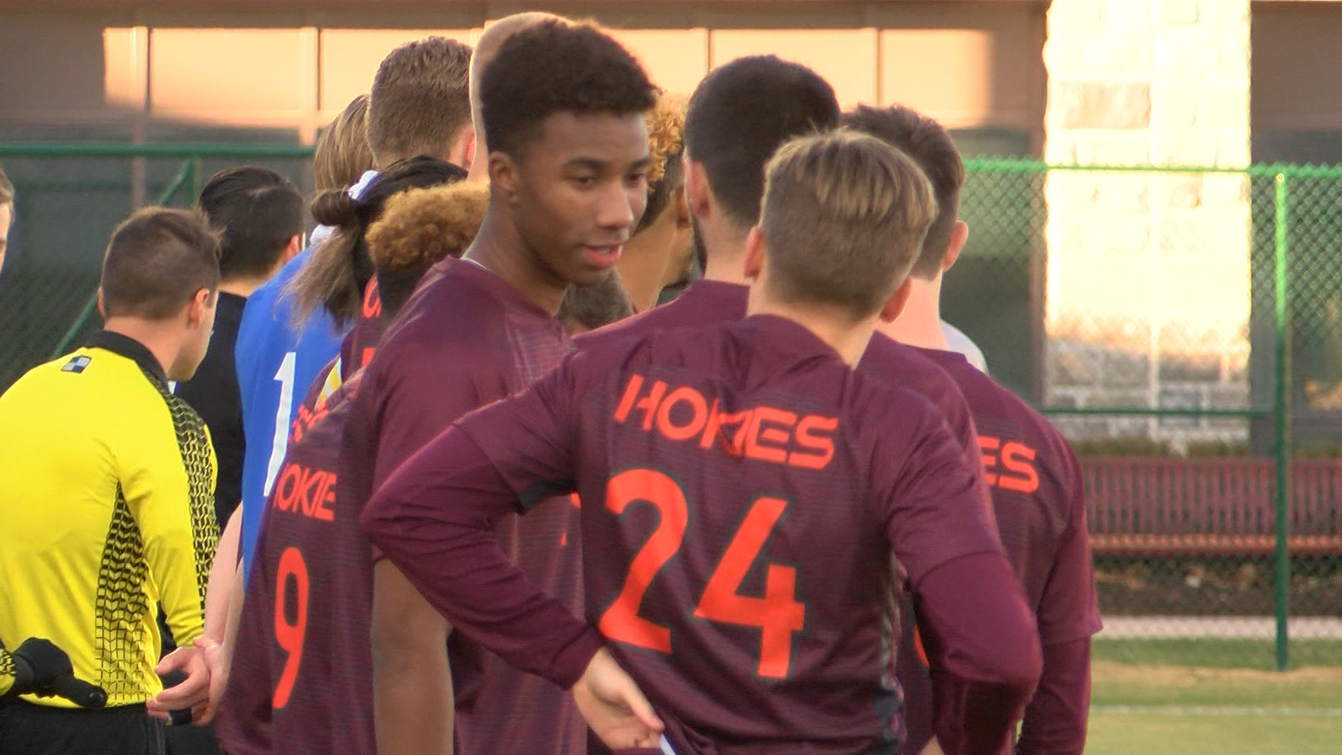 Huddle - HD Wallpaper 