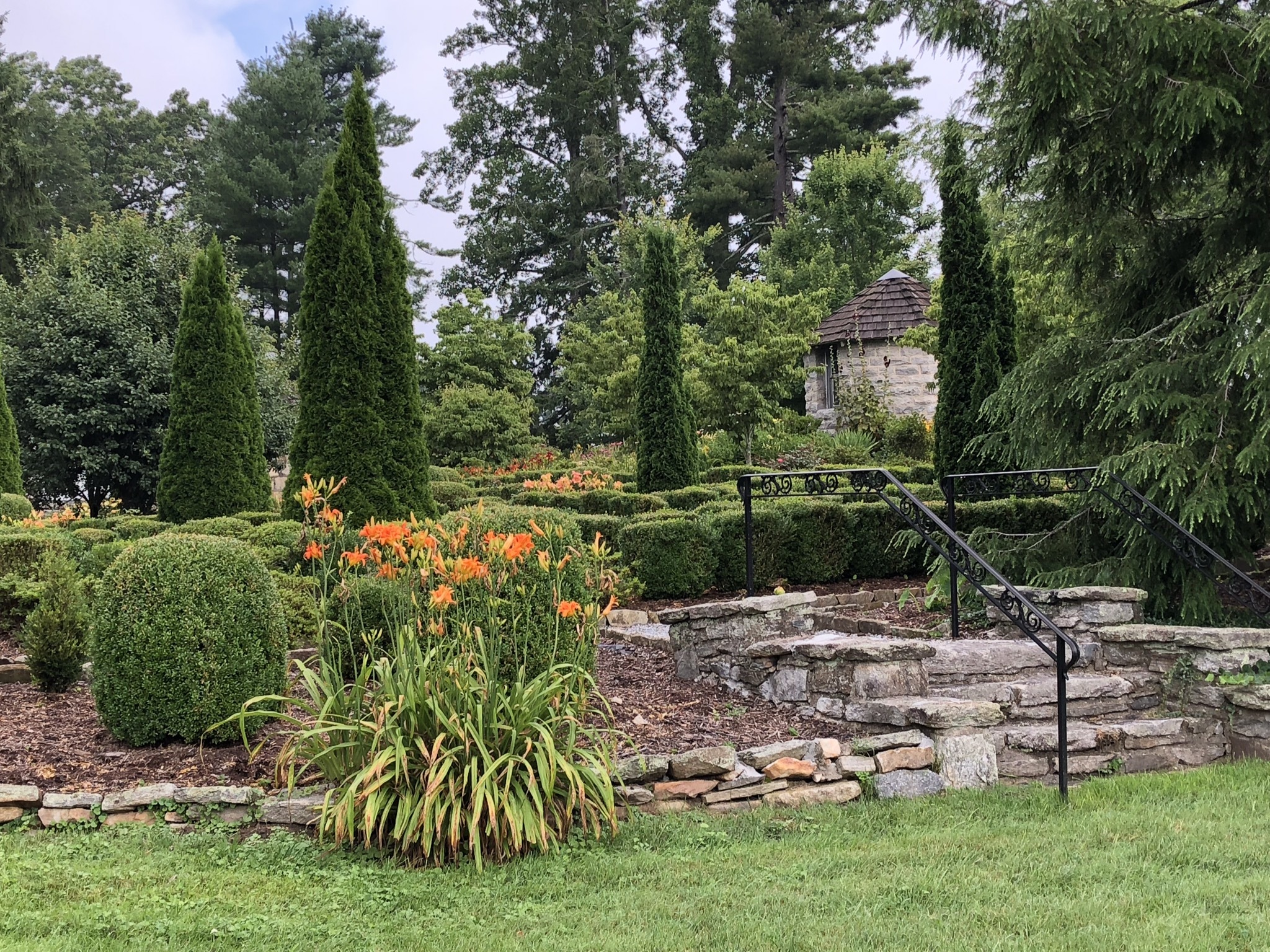 Mountain Garden - HD Wallpaper 