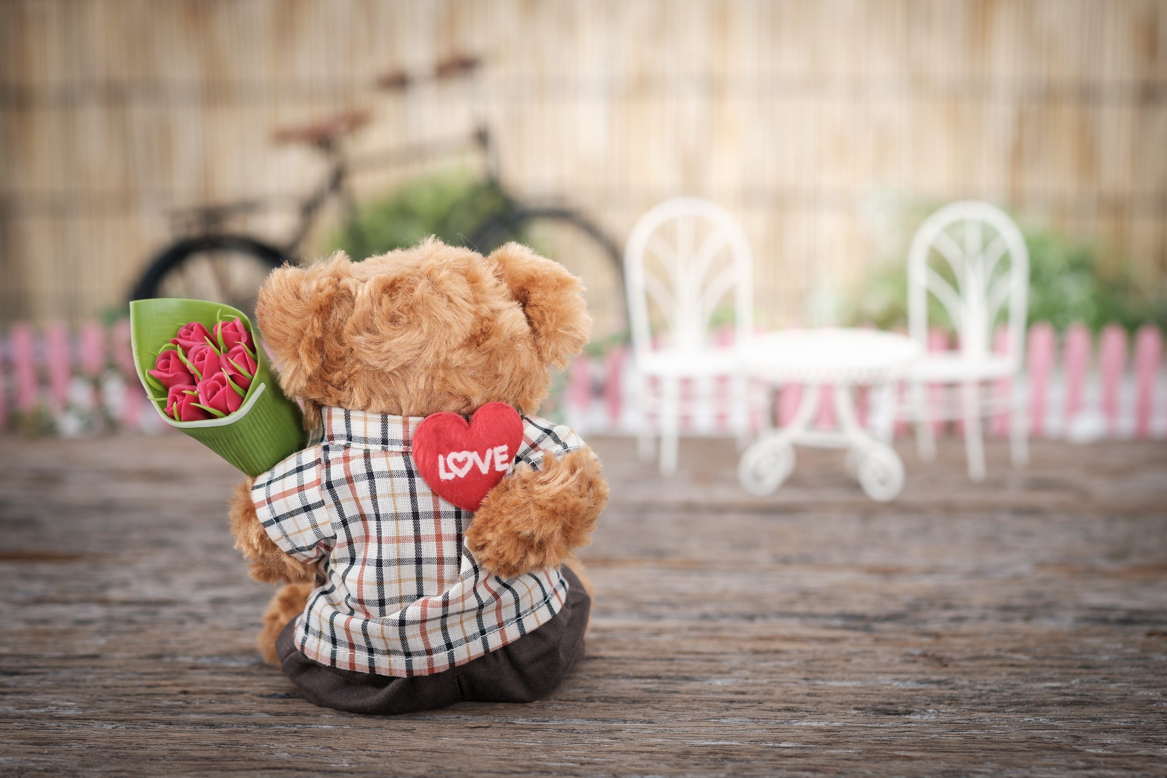 Teddy Bear With Flowers Background 3840 X 2560 4k - Teddy Bears On A Date - HD Wallpaper 