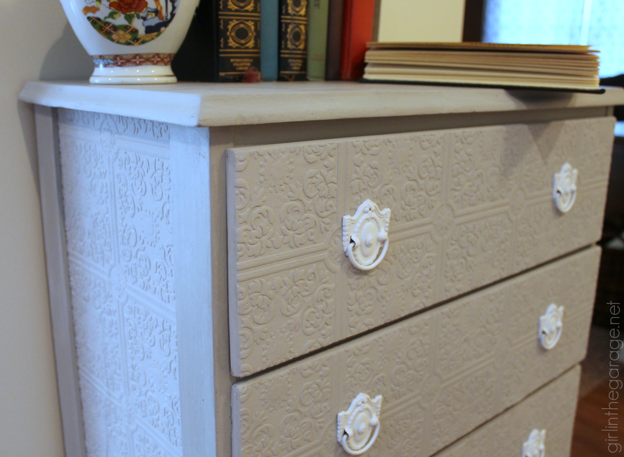How To Update A Dresser With Paintable Wallpaper - Dresser Makeover - HD Wallpaper 