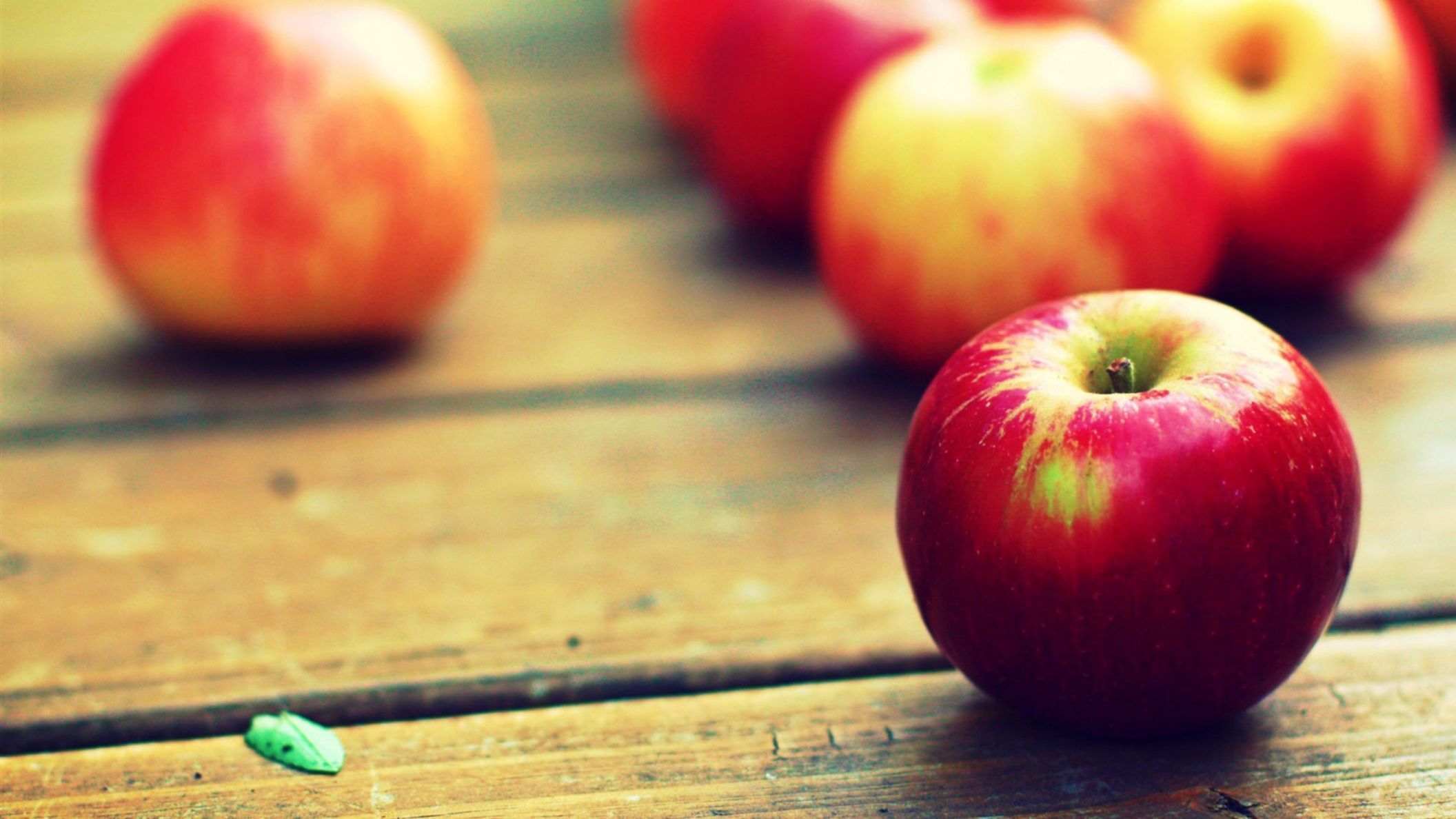 60 Apple Fruit Wallpapers - Apple Fruit With Background - 2112x1188