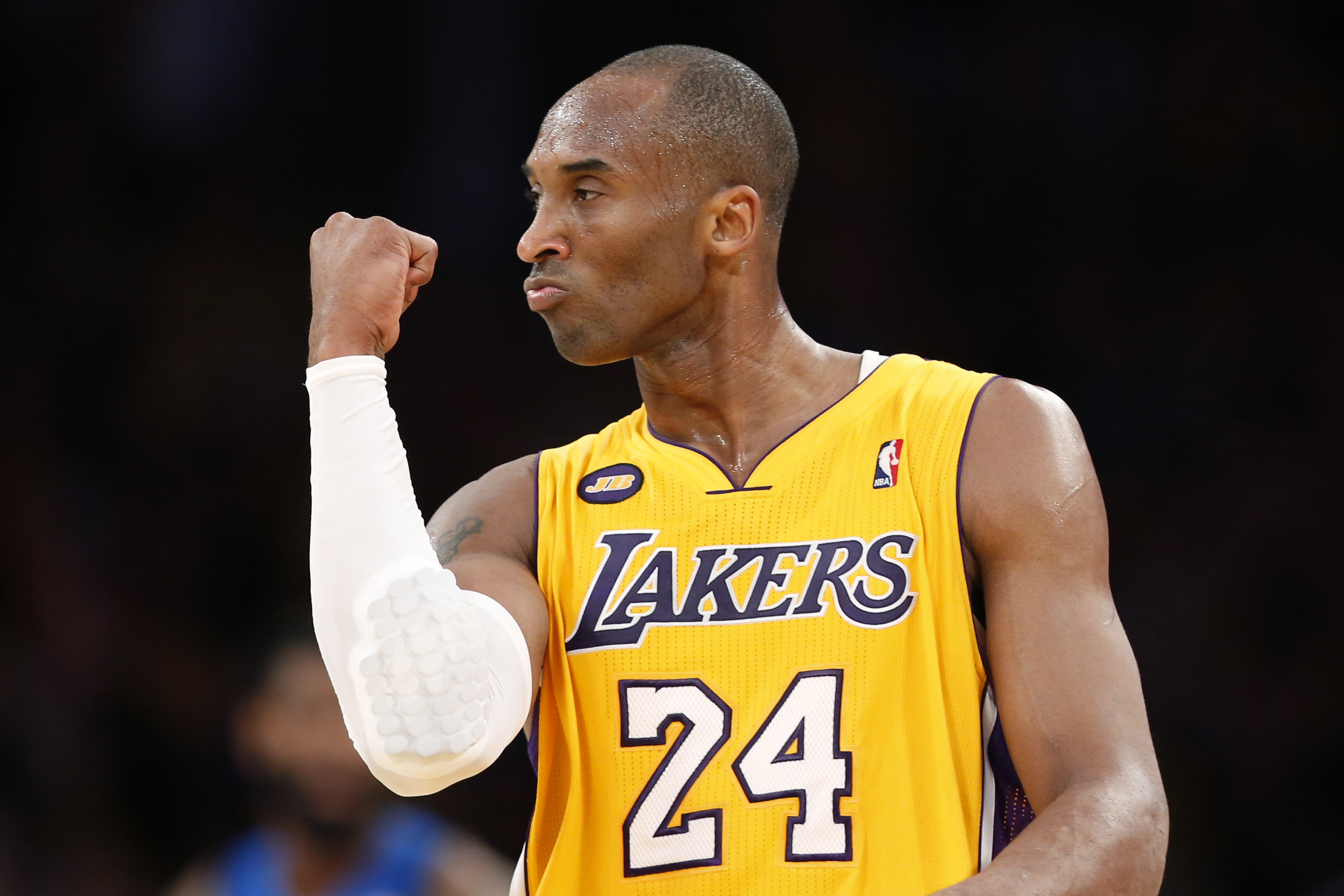 Kobe Bryant Hd Wallpapers, Desktop Wallpaper - Kobe Bryant Fist - HD Wallpaper 