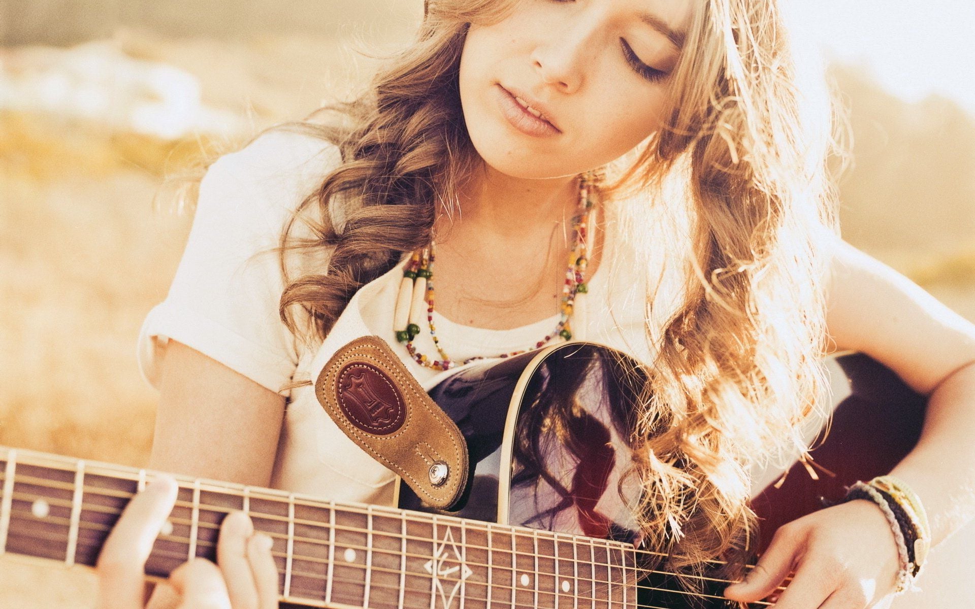 Girl With Guitar Widescreen - Beautiful Wallpaper Of Girls - HD Wallpaper 