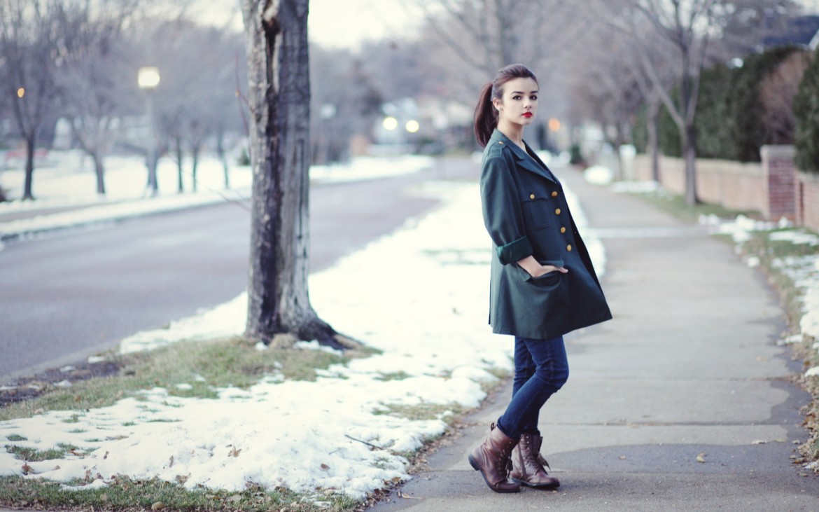 Beautiful Girl Jacket Blogger Fashion Winter Hd Wallpaper - Winter Girl Fashion - HD Wallpaper 