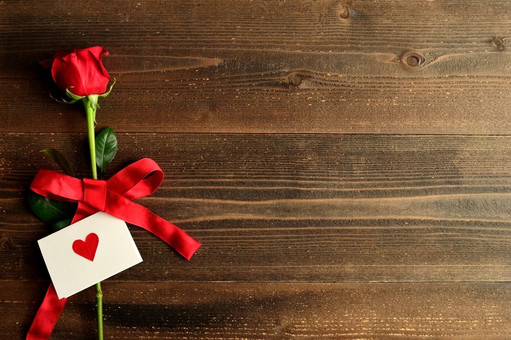 Romantic Valentines Day Wallpaper For Desktop Hd - Cell Phone Valentines Day Deals - HD Wallpaper 