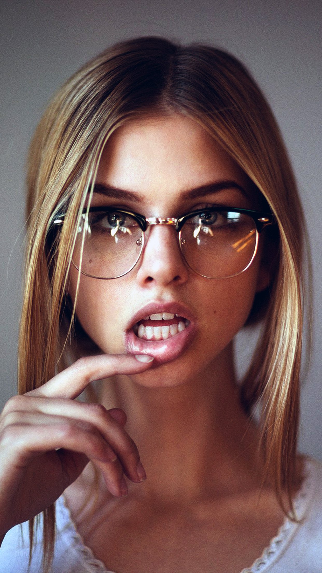 Girl Glasses Lips Beauty Face Android Wallpaper - Girl Wallpaper Iphone - HD Wallpaper 