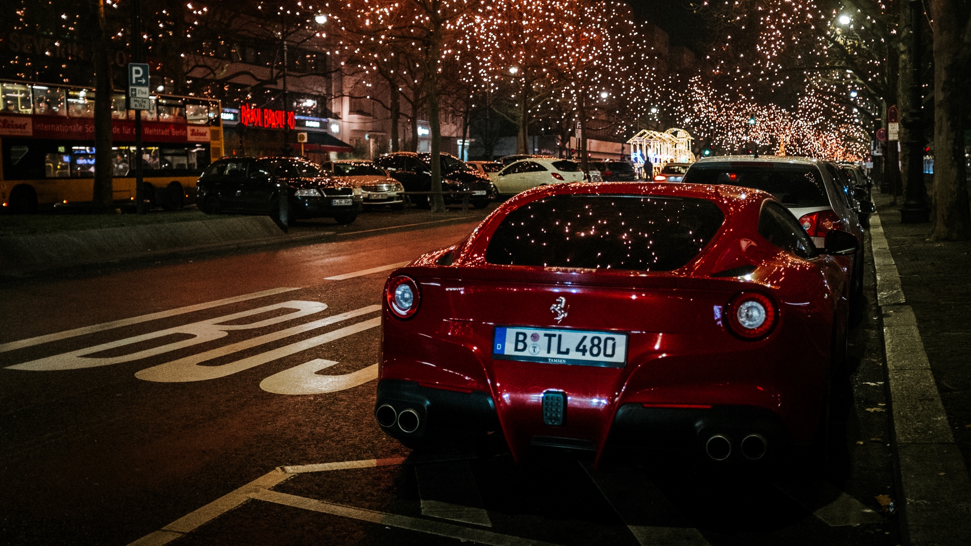 Wallpaper Ferrari, Rear View, Red, Night City, Scenery - HD Wallpaper 