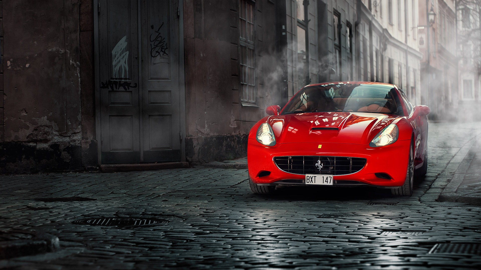 Red Ferrari Wallpaper - HD Wallpaper 