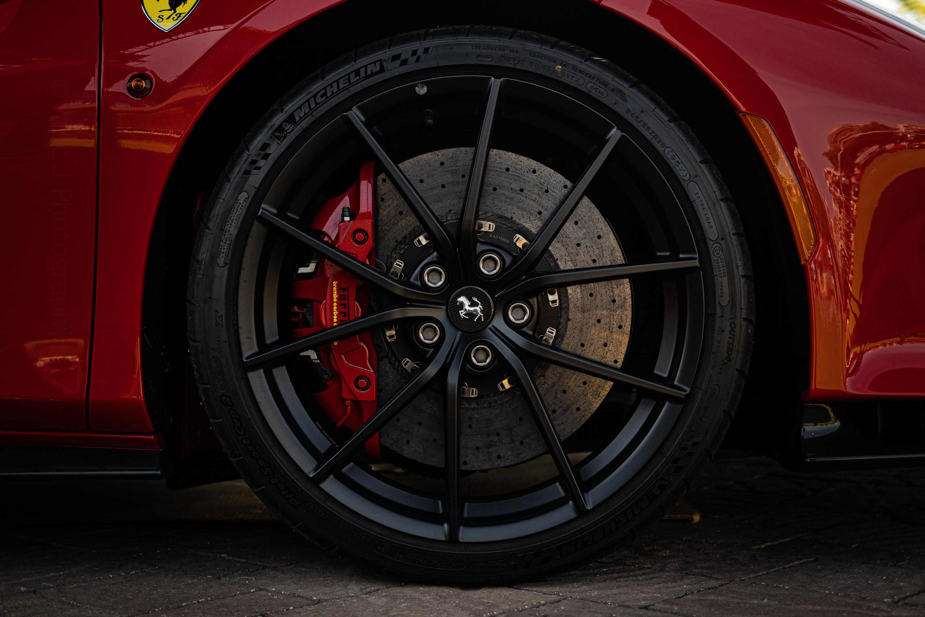 Ferrari - HD Wallpaper 