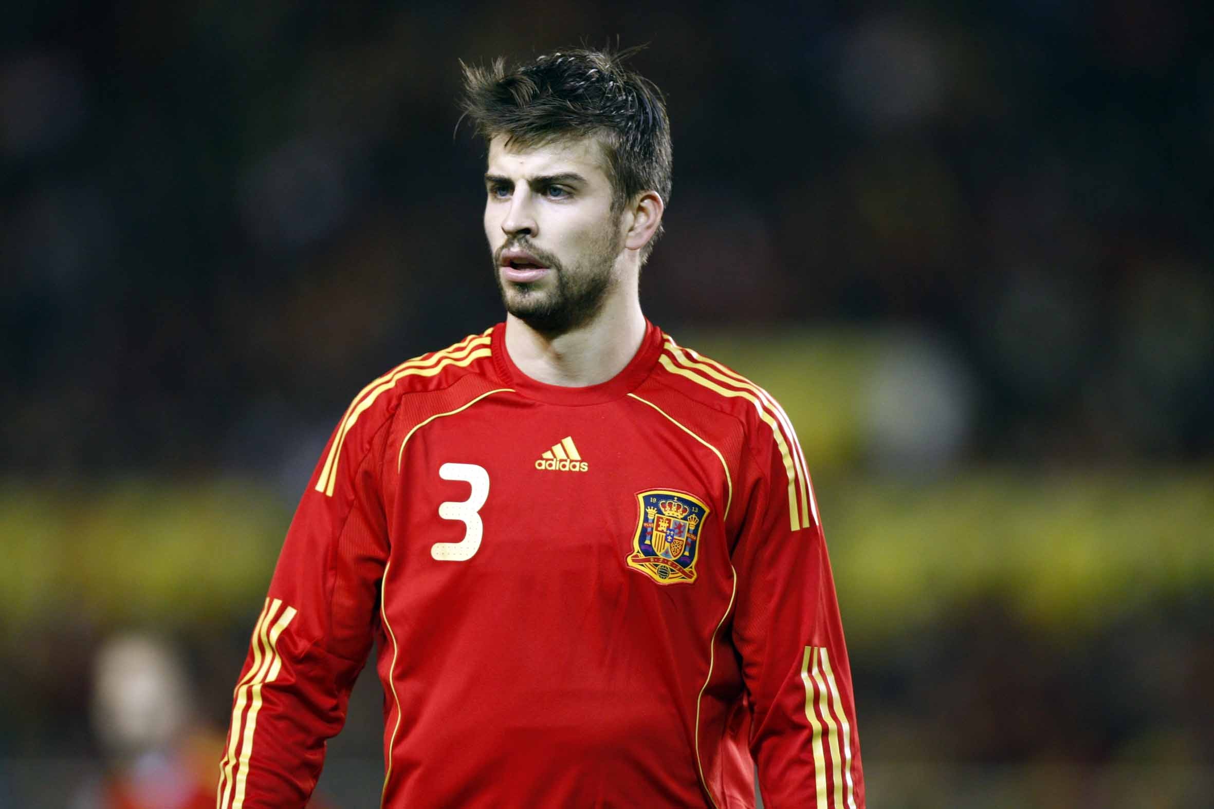 Spain Football Player Pique - HD Wallpaper 