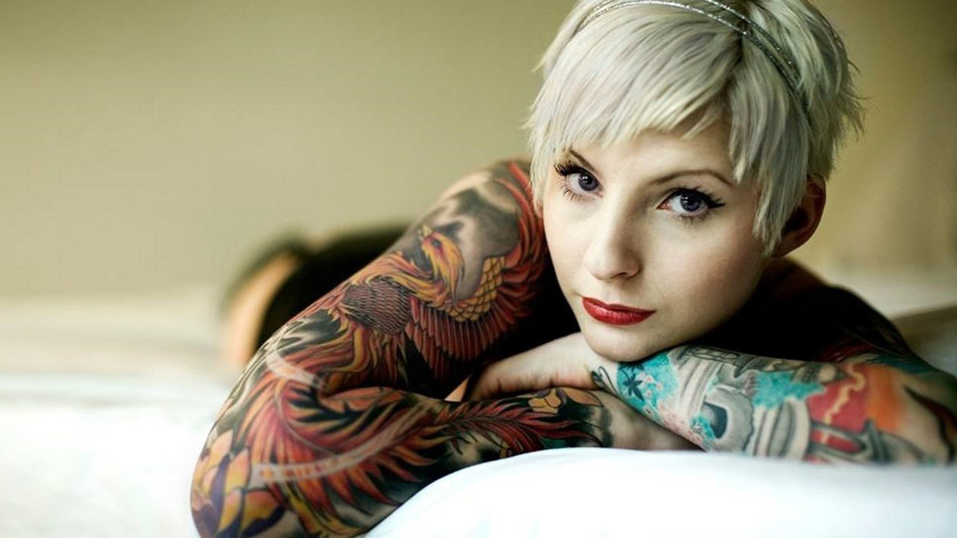 Tattooed Girl 1920ã1080 Wallpaper - Suicide Girl Short Hair - HD Wallpaper 