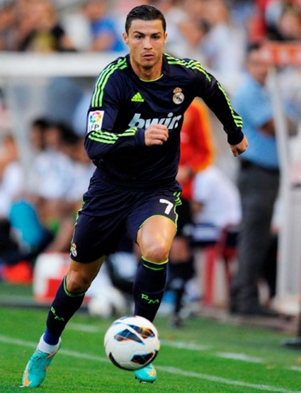 Ronaldo Football Player Hd - HD Wallpaper 
