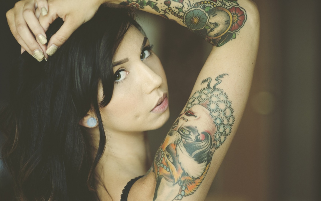 Tattooed Girl Wallpapers - Tattooed Girl - HD Wallpaper 