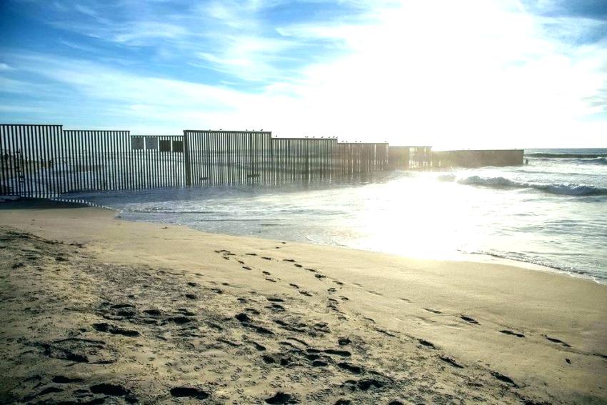 Sea Themed Wallpaper - Border Wall Imperial Beach - HD Wallpaper 