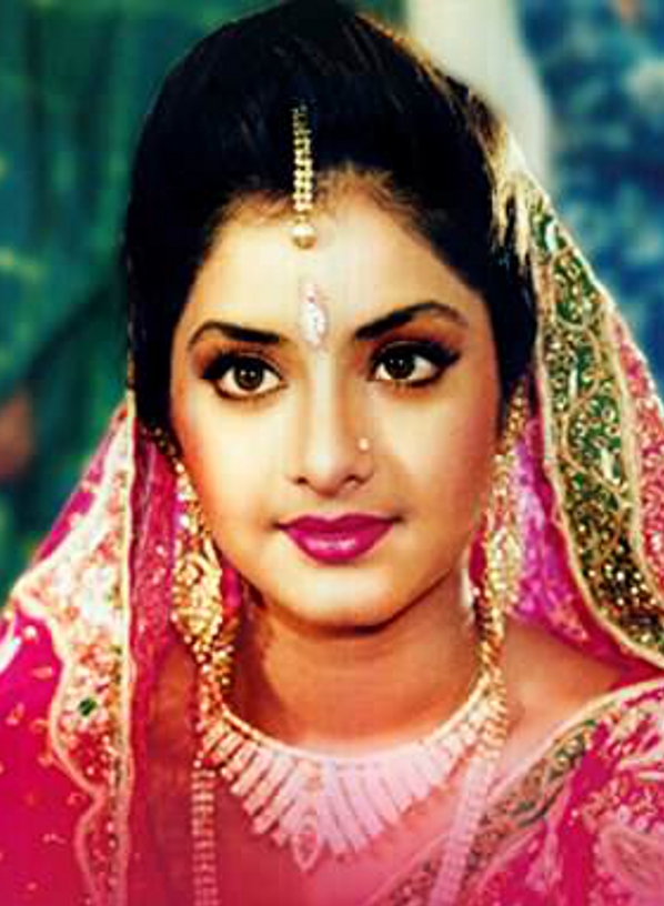 Divya Bharti - HD Wallpaper 