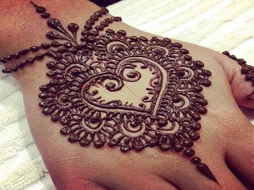 Heart Mehndi Designs - HD Wallpaper 