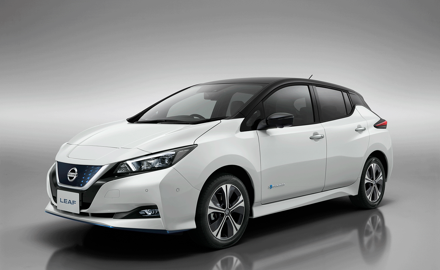 Nissan Leaf - HD Wallpaper 