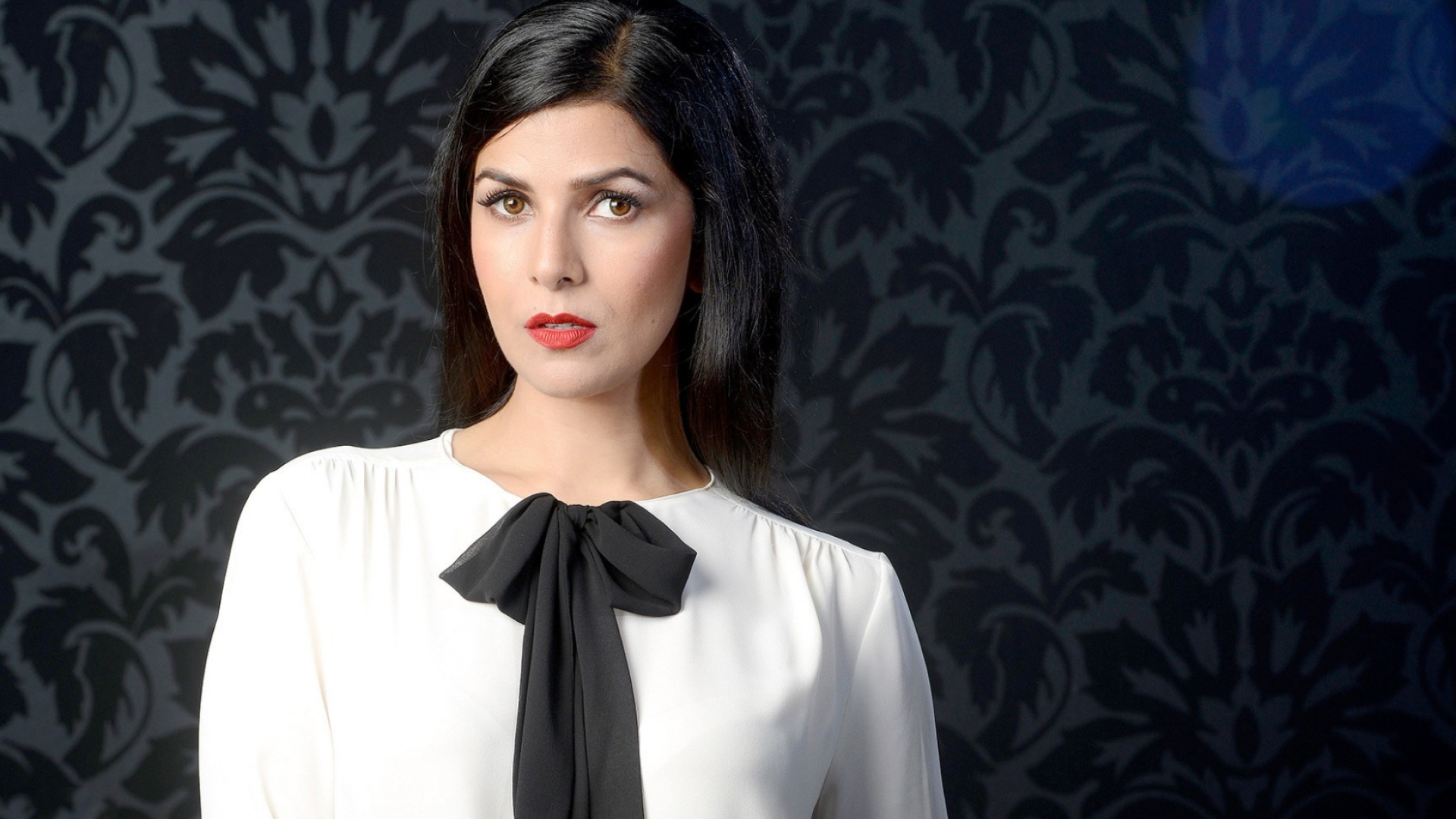 Cute Nimrat Kaur - HD Wallpaper 