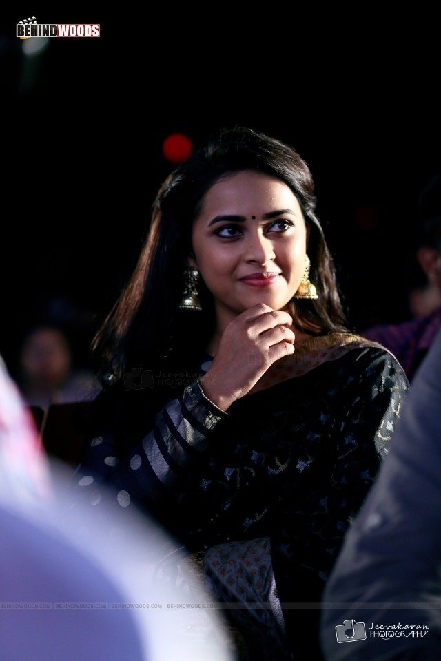 Sri Divya Photos In Hd - HD Wallpaper 