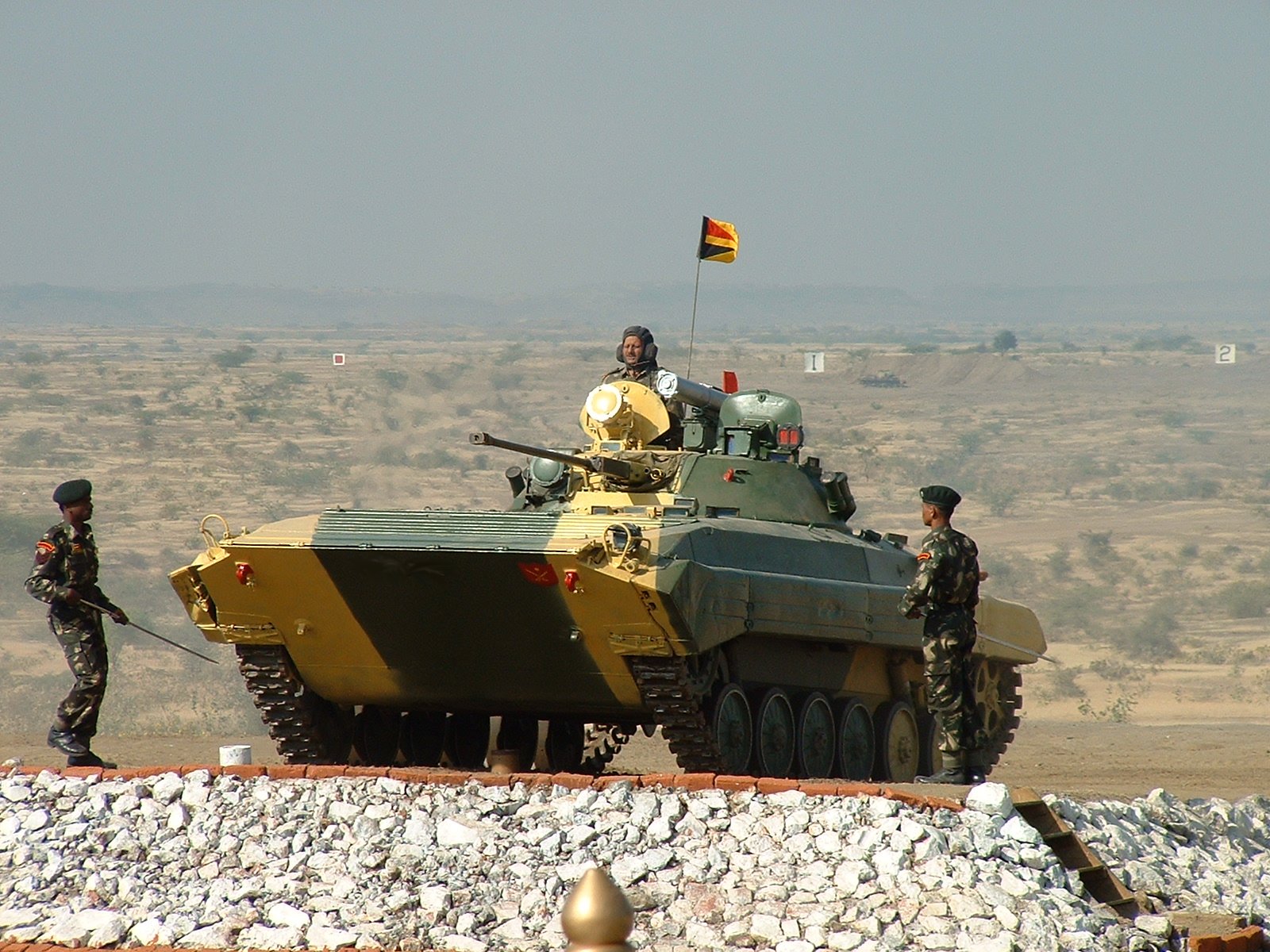 Indian Army Bmp-2 - HD Wallpaper 