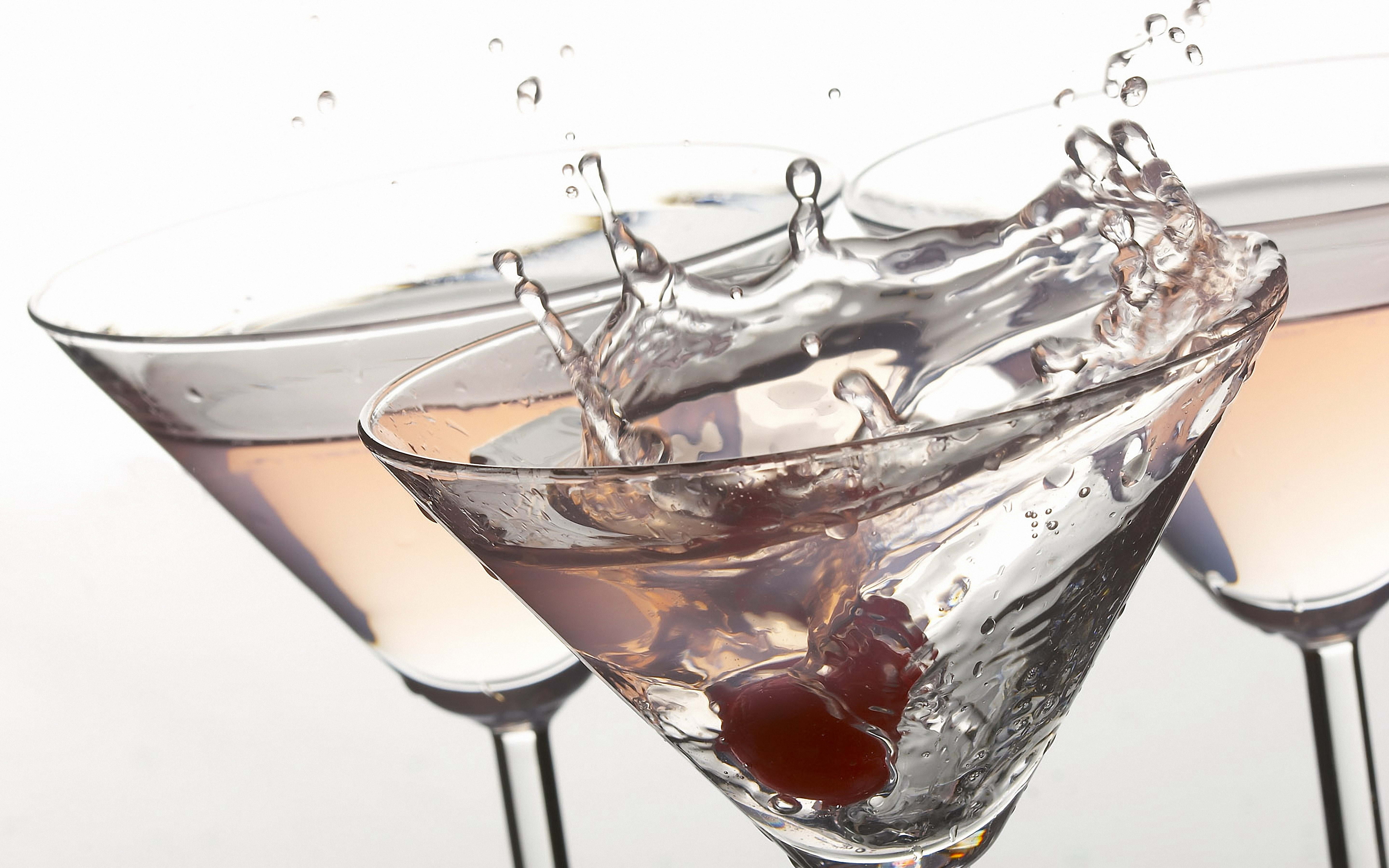 Martini With Bottle Background - HD Wallpaper 