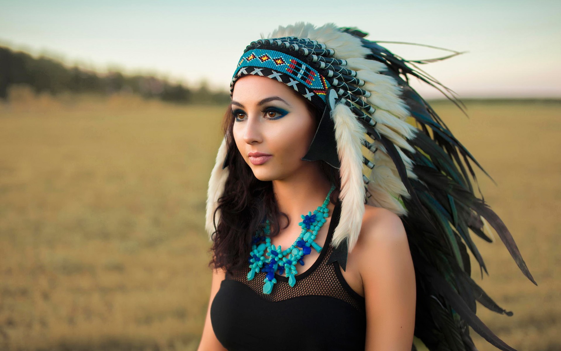 Native Headdress Girl Wallpapers For Desktop Native - Native American Girl Today - HD Wallpaper 